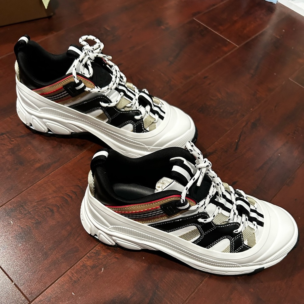 Burberry low top sneakers - Picture 7 of 7